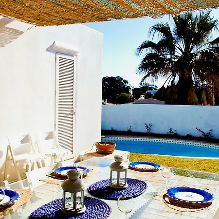 Private Vila832 In *